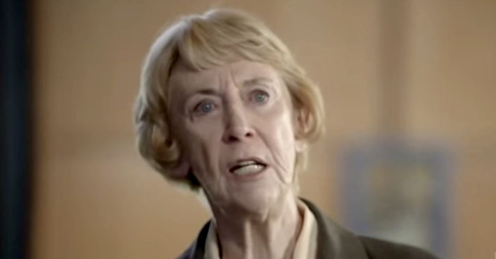 A priest starts his sermon with a lie about gay people, so this awesome lady interrupts him.
