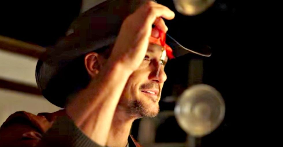 When Tim McGraw tells veterans they've earned the house he's giving them, he's not kidding.
