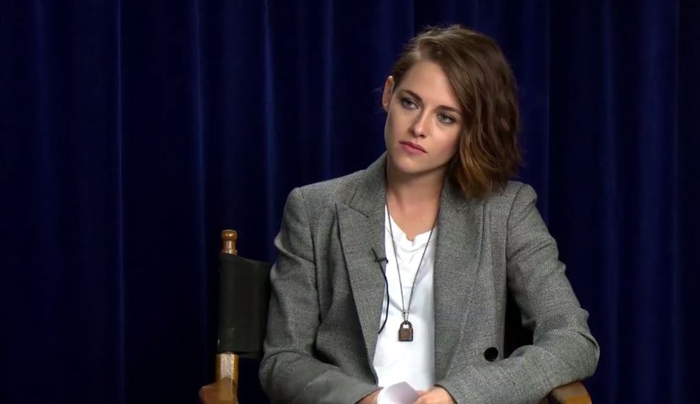 Kristen Stewart asks Jesse Eisenberg insulting questions to prove a point about sexism in the media.