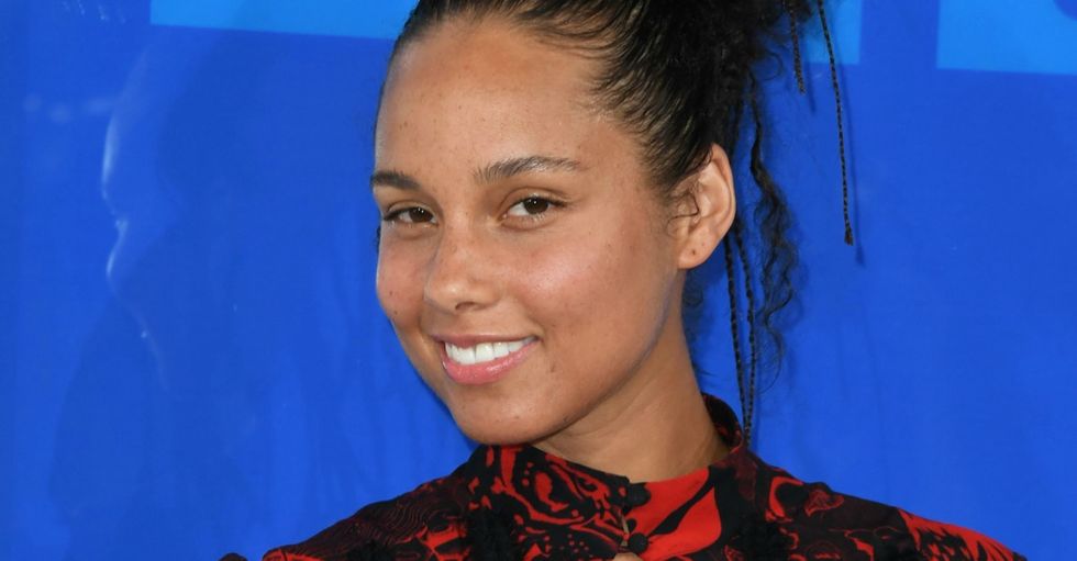 Alicia Keys' look at the VMAs shows she meant it when she said she's over makeup.