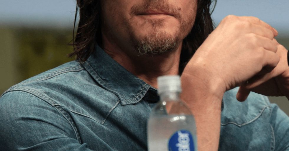 Thought you loved this 'Walking Dead' actor before? Wait'll you see his pic with 2 nursing moms.