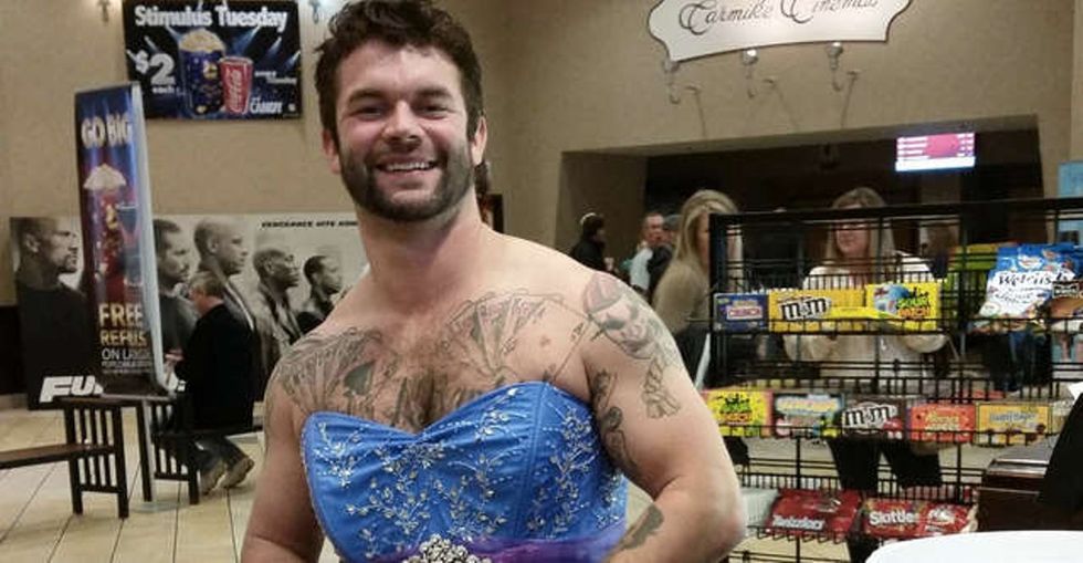 This guy just won the 'Uncle of the Year' award, and it's not even close.