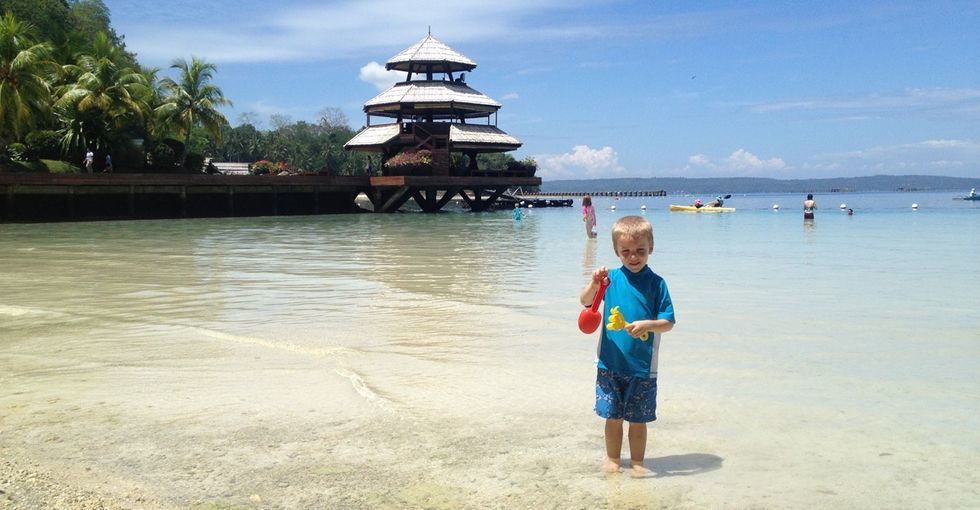 4 kids, 2 parents and a (literal) world of travel: This family has no home — and they love it!