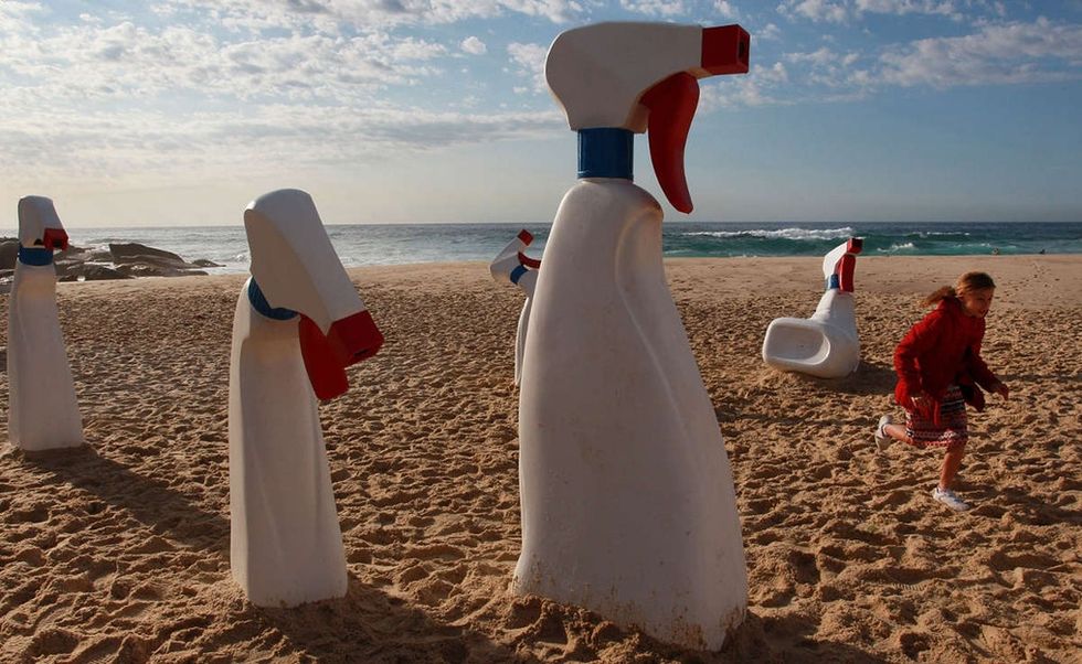 31 photos of sculptures that will make you think so many deep thoughts.