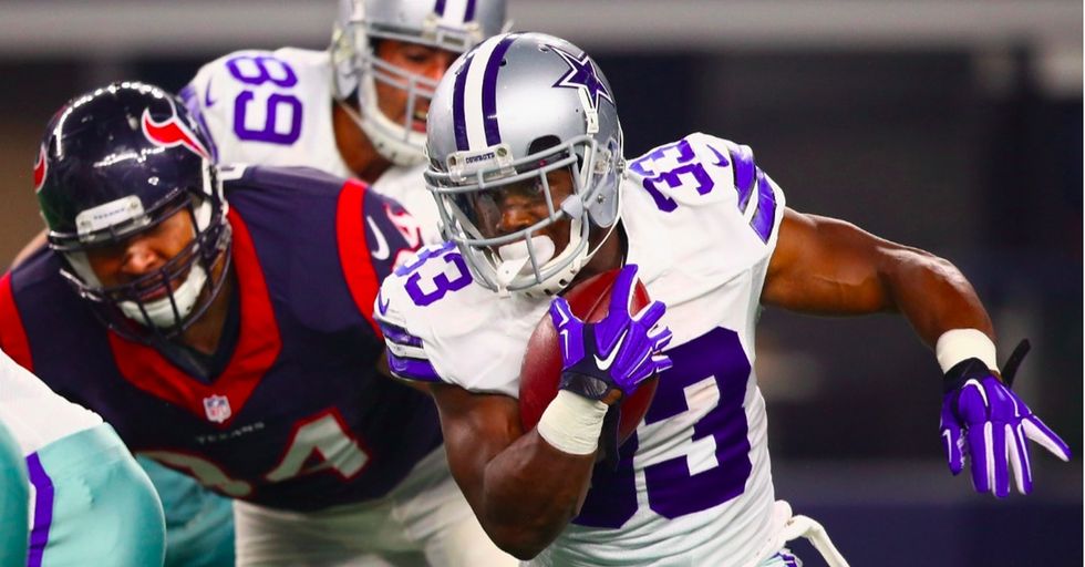 A color-changing helmet could be the key to fighting concussions in football.