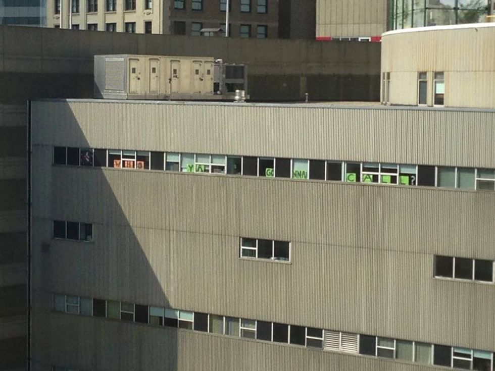 Melissa McCarthy and Kristen Wiig visited a children's hospital in full 'Ghostbusters' garb.