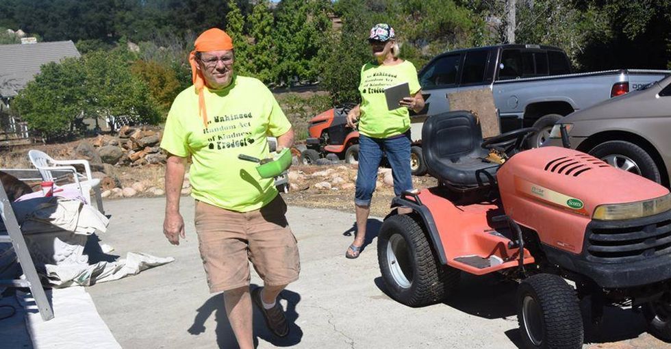 Laguna Beach residents connect online to shower their area with acts of kindness.