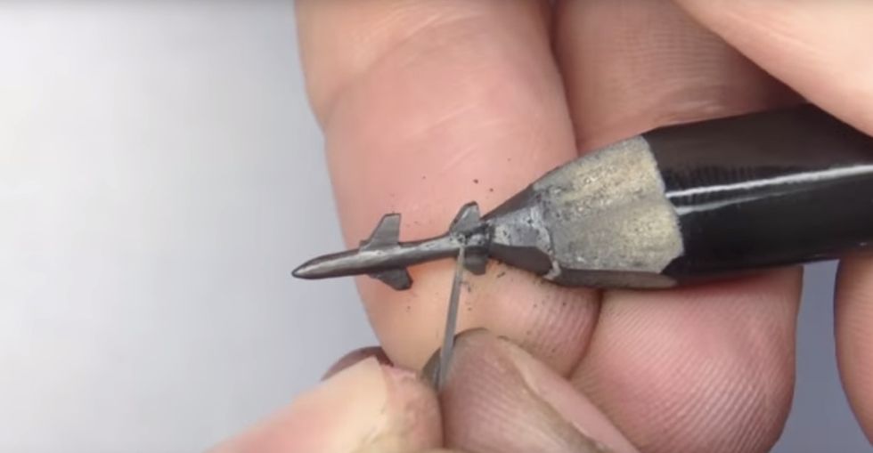 These 13 tiny pencil sculptures are truly magnificent.