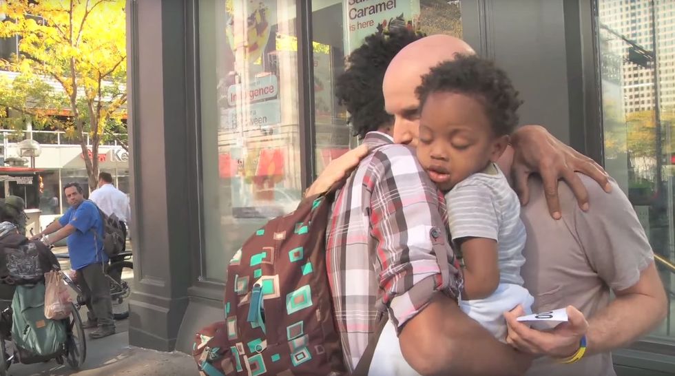 A homeless dad needed help. The Internet stepped up to give it to him.