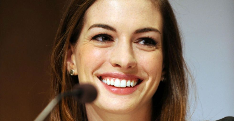 Why Anne Hathaway's body-positive pic of her baby bump deserves a Like.