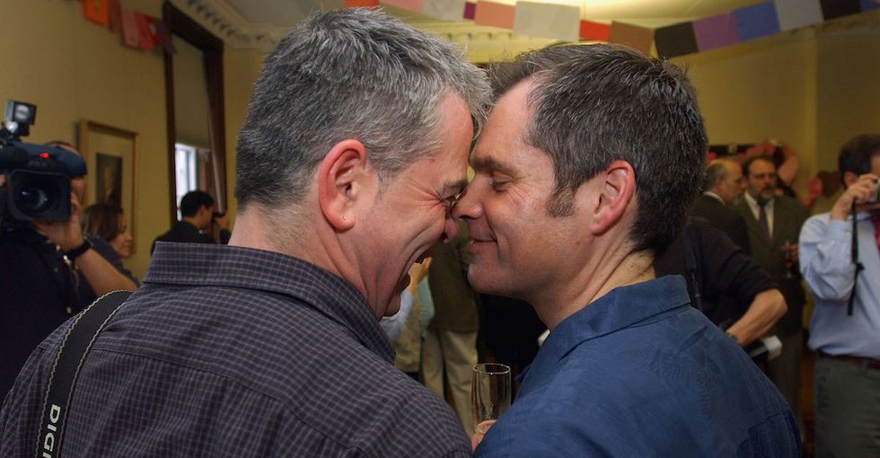 Same-sex couples are particularly awesome at communication, according to new research.