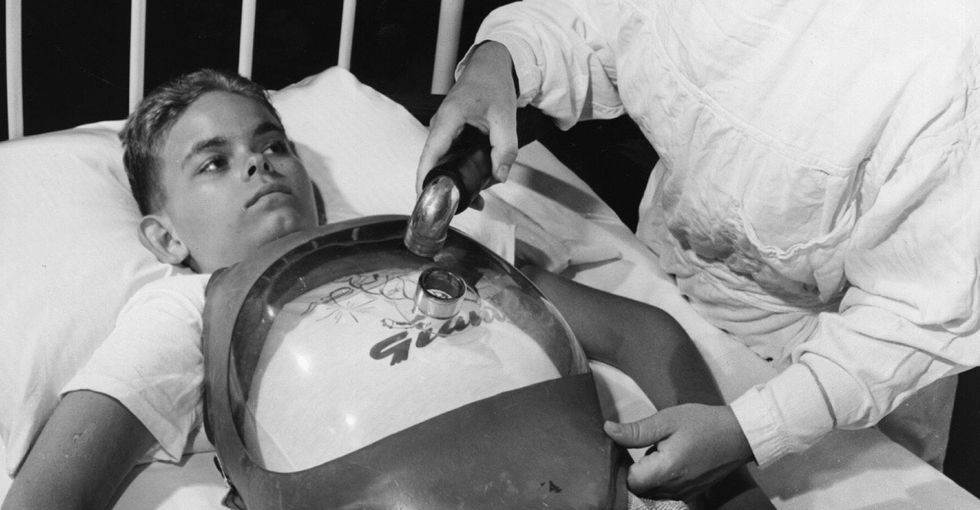 19 fascinating pictures to remind us what polio used to look like.