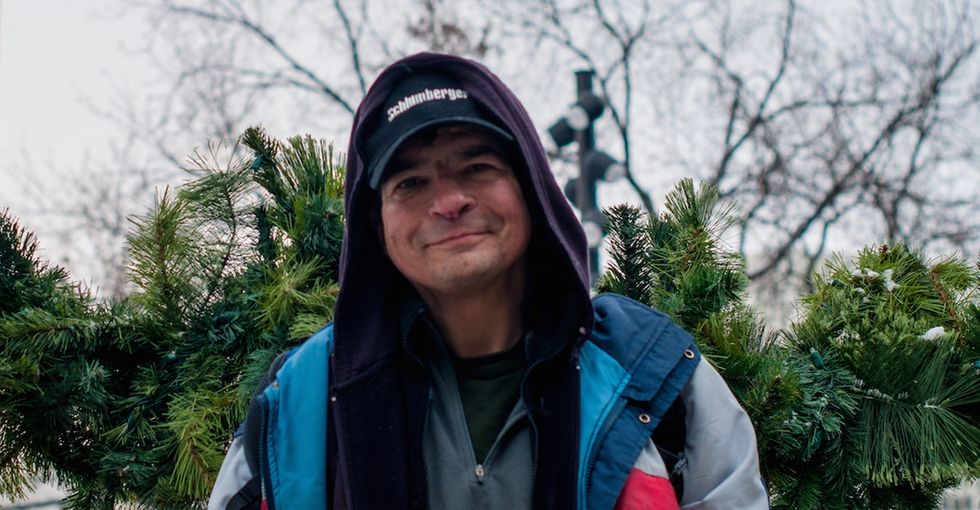 A generous photographer braved negative temperatures to take these free holiday portraits.