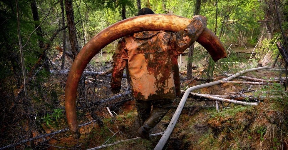 A photographer spent 3 weeks among the mammoth pirates. This is what he saw.