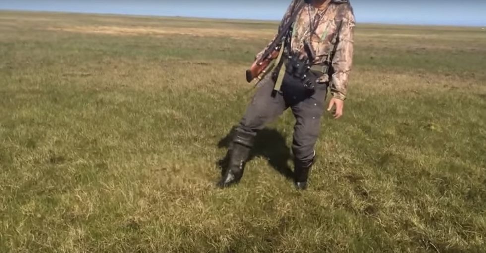 This popular video of weird jiggly grass in Russia looks cool, but what is it really?