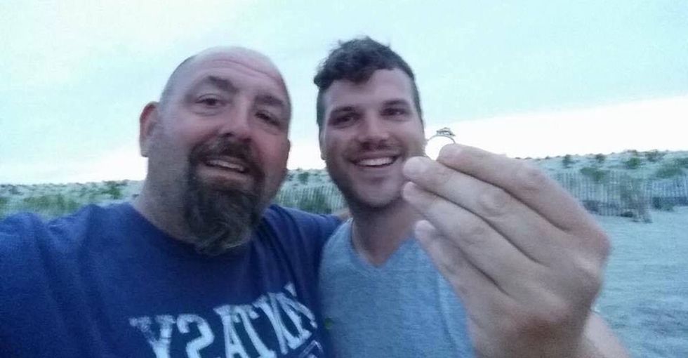 This guy dropped everything to search for a stranger's missing wedding ring.