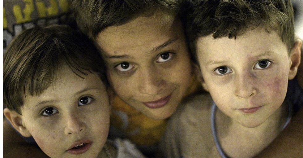 This story of lost Syrian refugees in a Canadian train station is going viral.