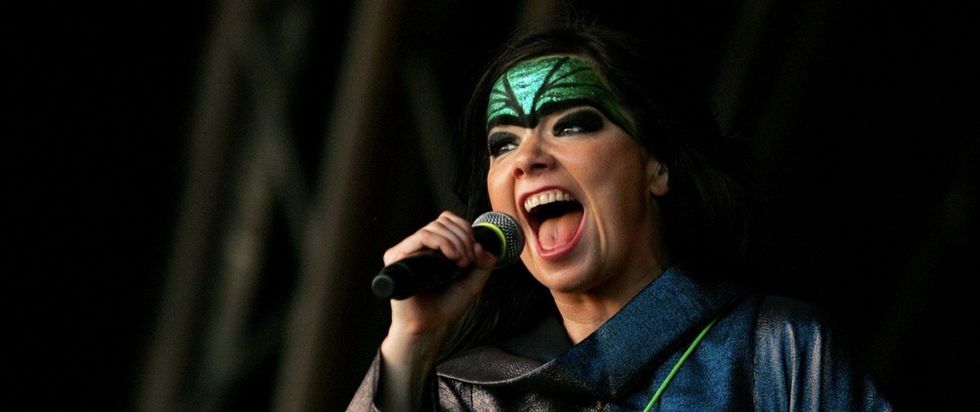 Björk explains how DJing and sexism work to critics who don't understand either.