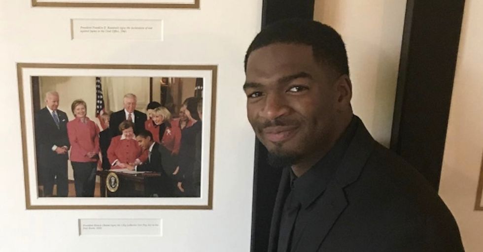 While visiting Trump's White House, this NFL player posted a powerful letter to Obama.