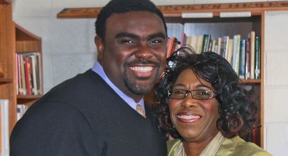 His mom saved his life by sending him mail in prison. Now he's paying it forward.