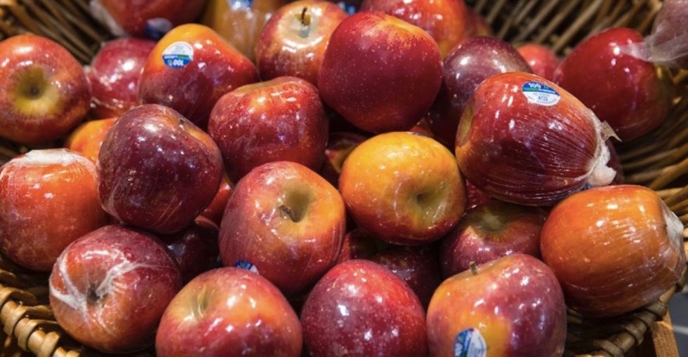 Scientists reveal the best tool for cleaning fresh apples could be right in your pantry.