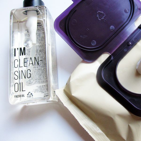 Why Makeup Wipes Aren't The Best Method To Cleanse Your Face
