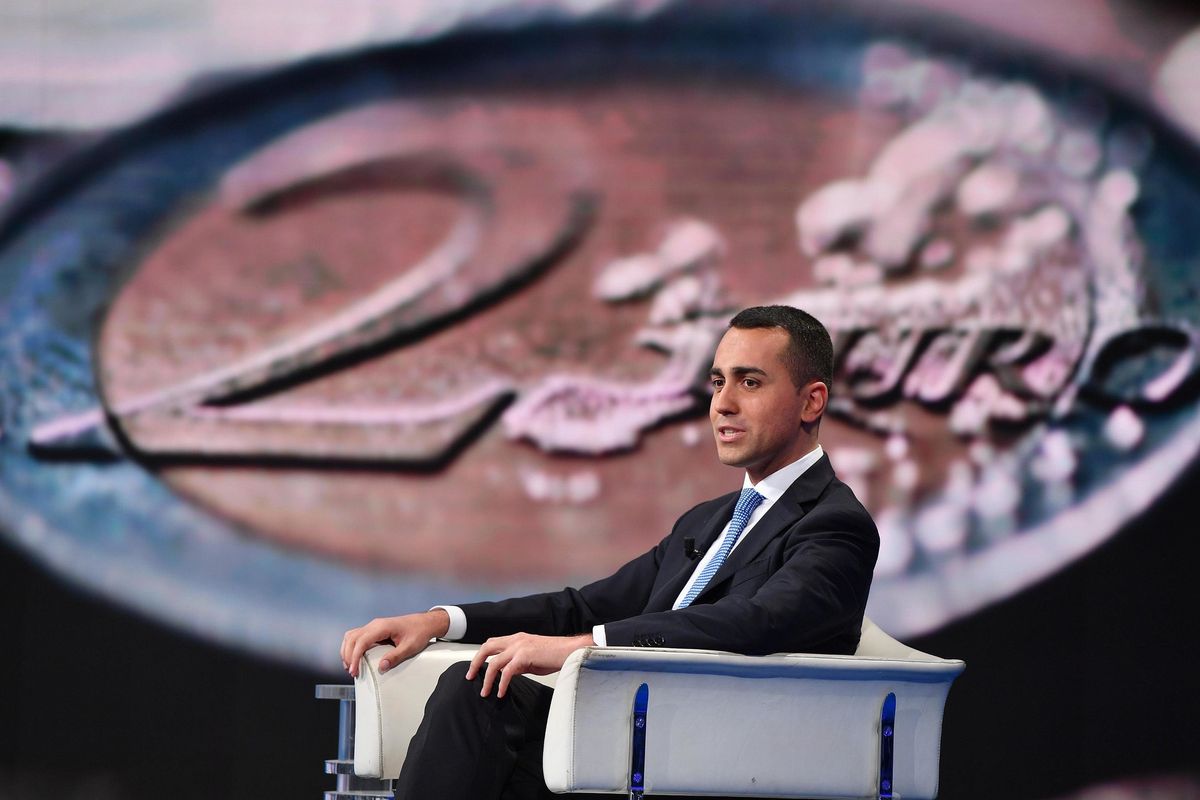 Di Maio si inginocchia alla Ue