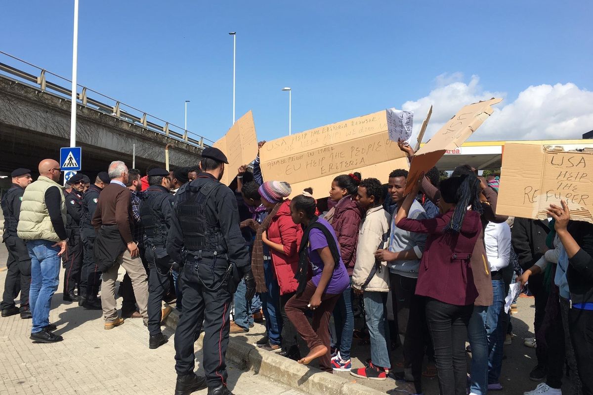 Paghiamo 25 milioni ogni anno
per non espellere i clandestini