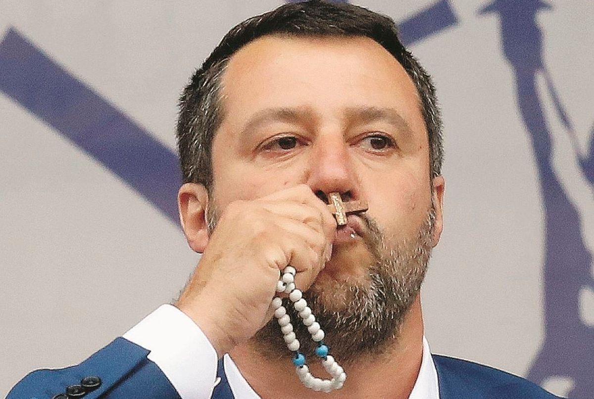Basta che Salvini baci un rosario e il clero pro immigrati s’indiavola