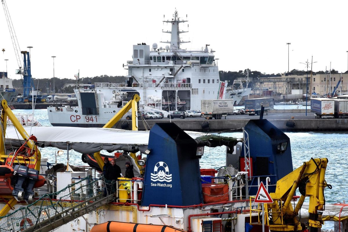 I pm aprono i porti. Scontro col Viminale sulla Sea Watch 3