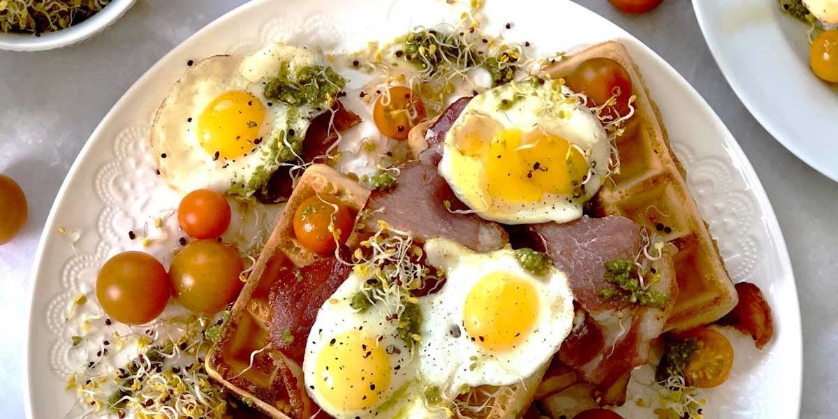 Waffle, quail eggs, bacon and maple syrup lush breakfast My Recipe Magic