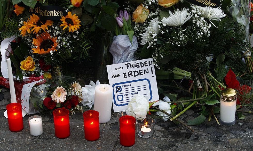 Berlino, lutto per la strage al mercato di Natale