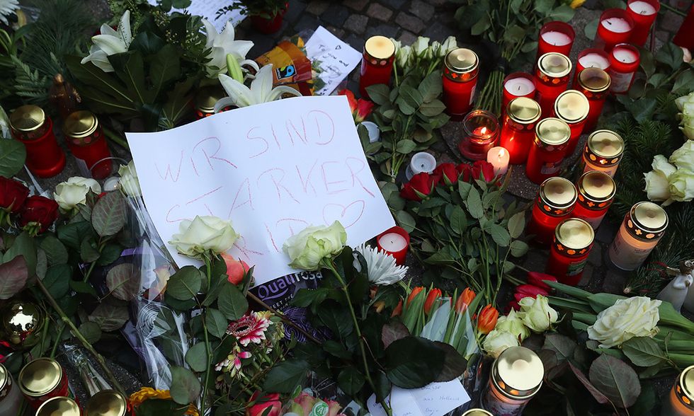 Berlino, lutto per la strage al mercato di Natale