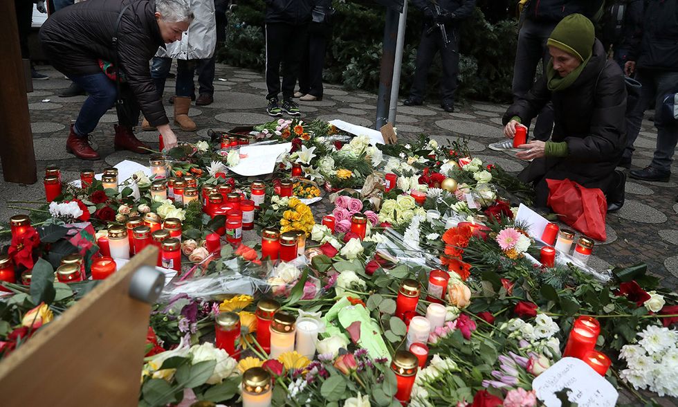 Berlino, lutto per la strage al mercato di Natale