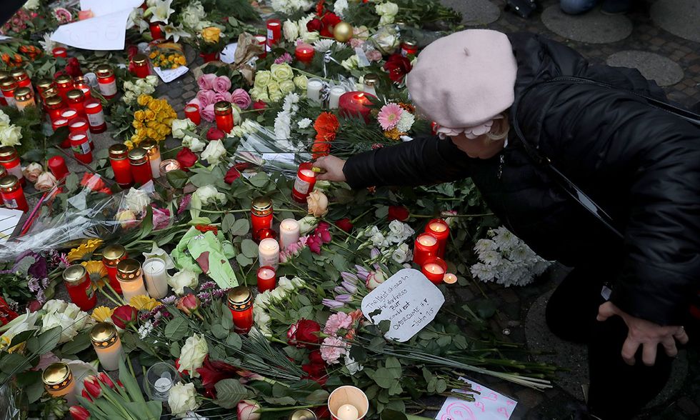 Berlino, lutto per la strage al mercato di Natale