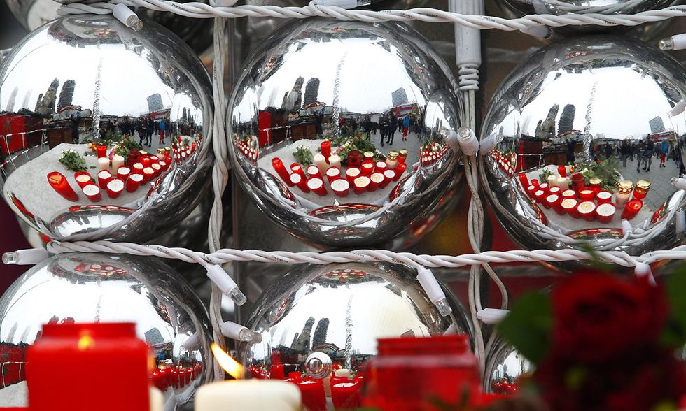 Berlino, lutto per la strage al mercato di Natale