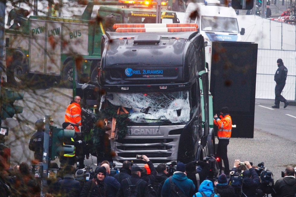 mercatino-natale-attacco-terroristico-isis