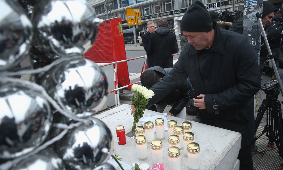 Berlino, lutto per la strage al mercato di Natale
