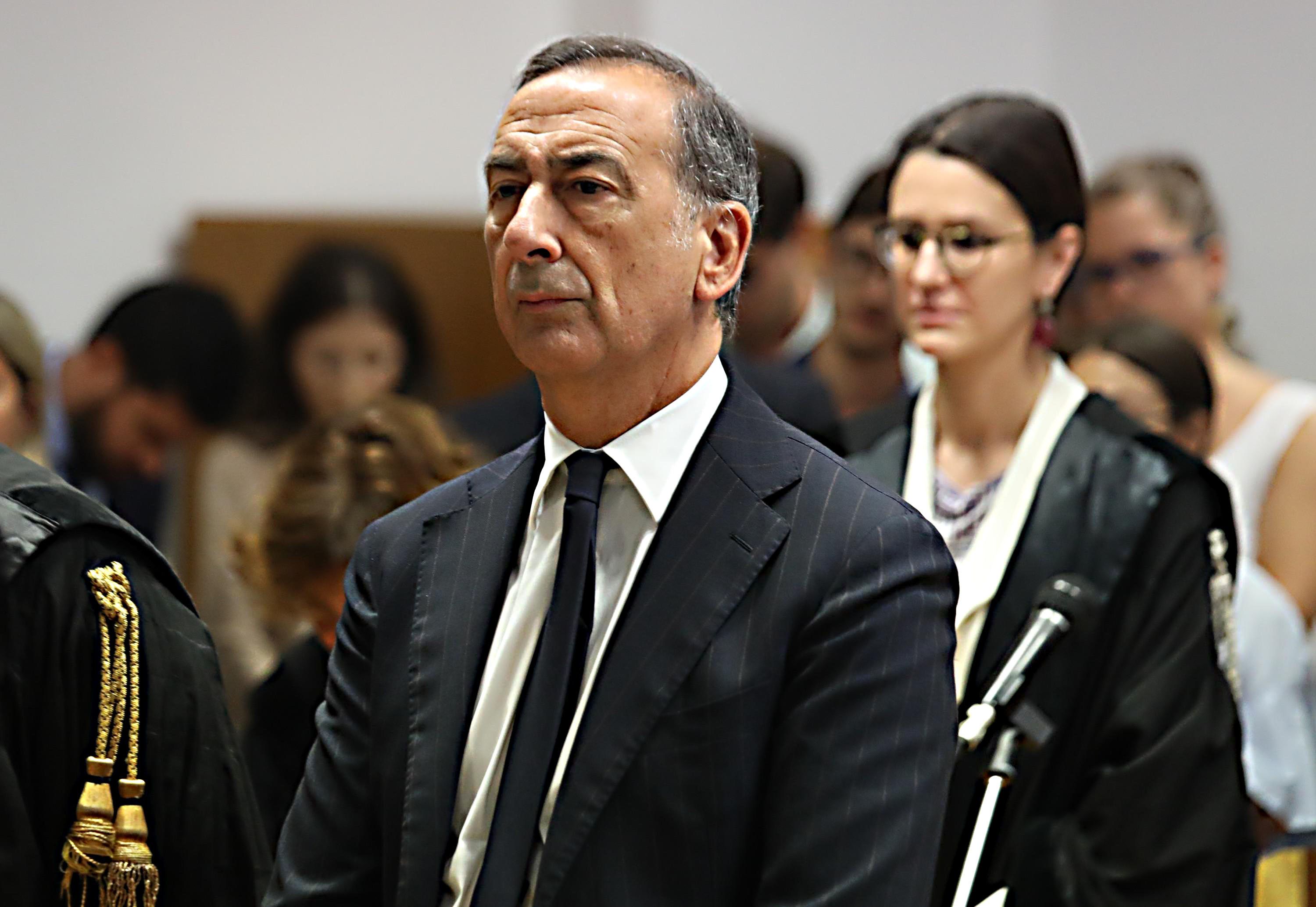 Sala condannato a sei mesi. Ma non lascia