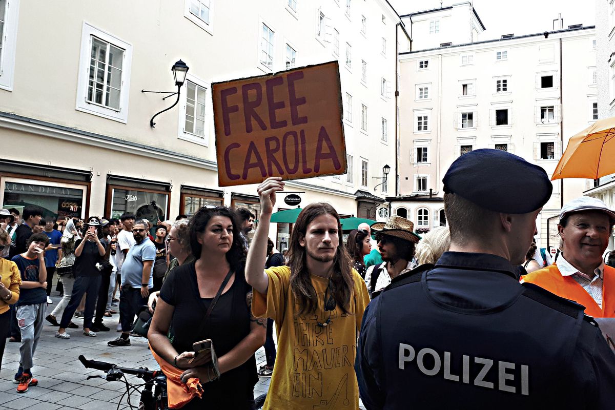 I teologi hanno cambiato parrocchia. Stanno con i no global dei sette mari