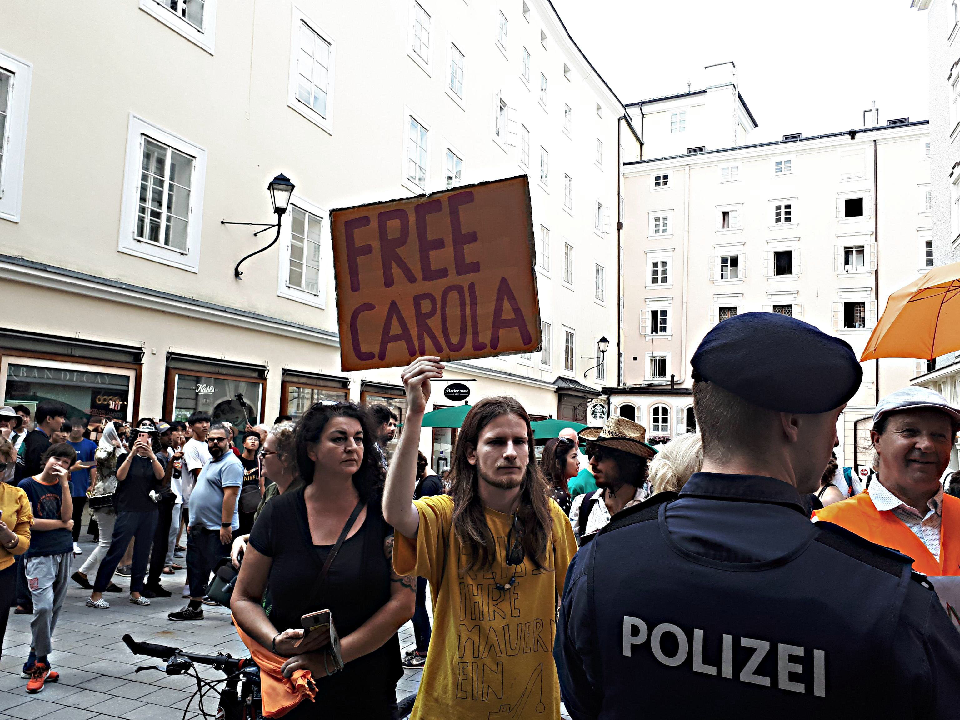 I teologi hanno cambiato parrocchia. Stanno con i no global dei sette mari
