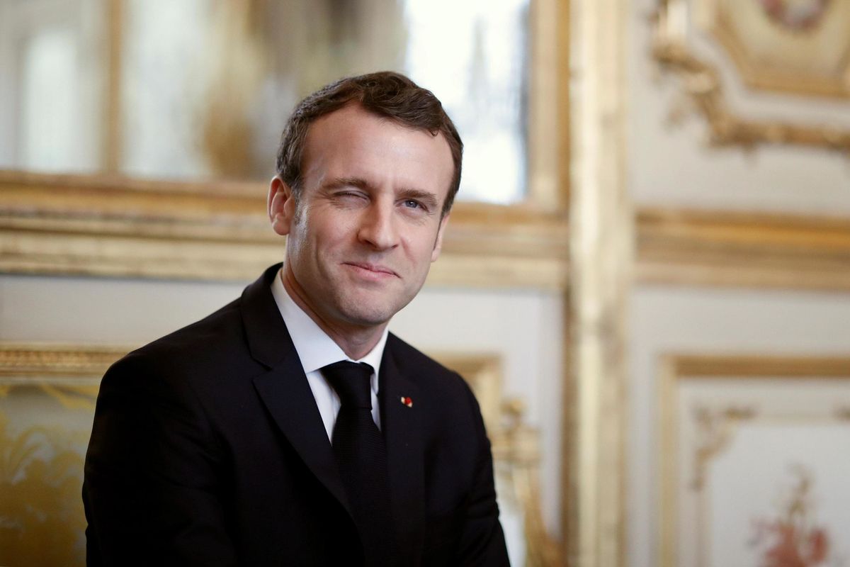 La commedia sovranista di Macron