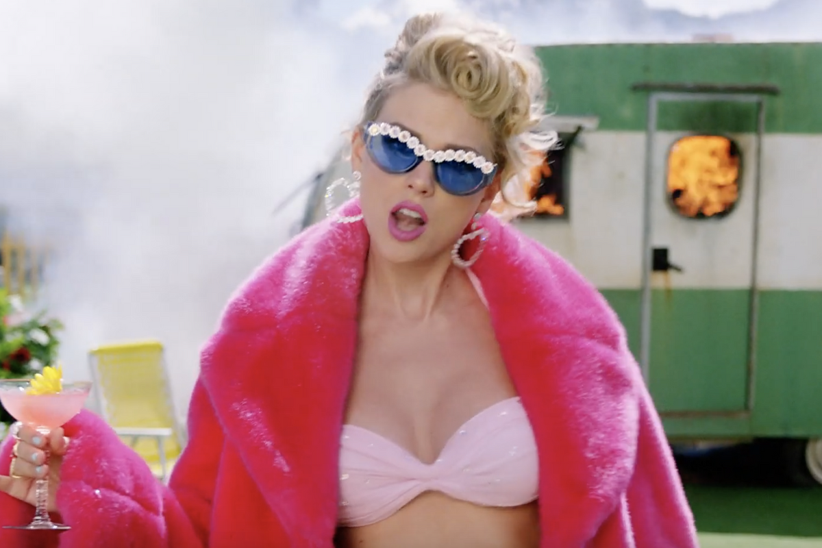 Taylor Swift Only Sees the Glitter in LGBTQ+