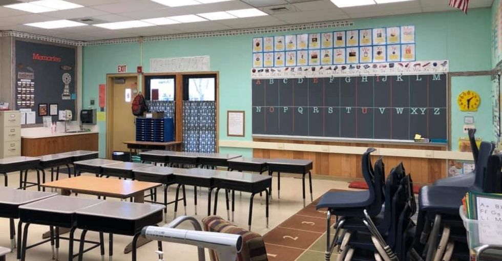 A celebrated teacher's 5-point explanation of why she's quitting has gone viral.