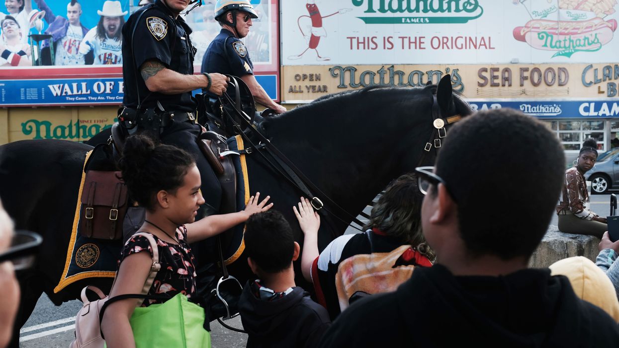 Watch Georgia kids sing 'Old Town Road' to police officers on horses