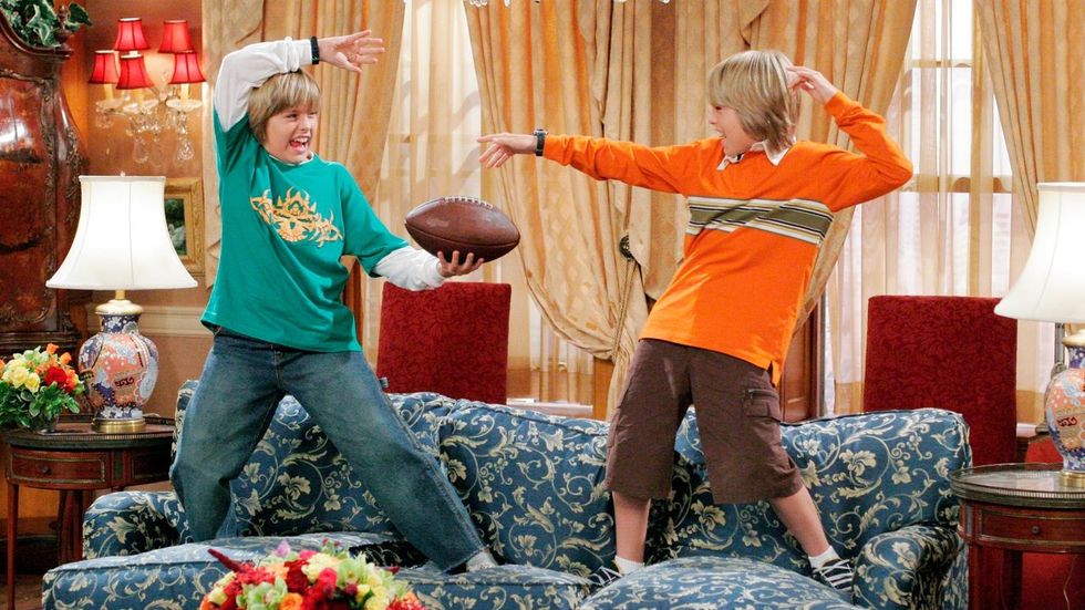 10 Problems With Living In A Hotel That Zach And Cody Forgot To Mention