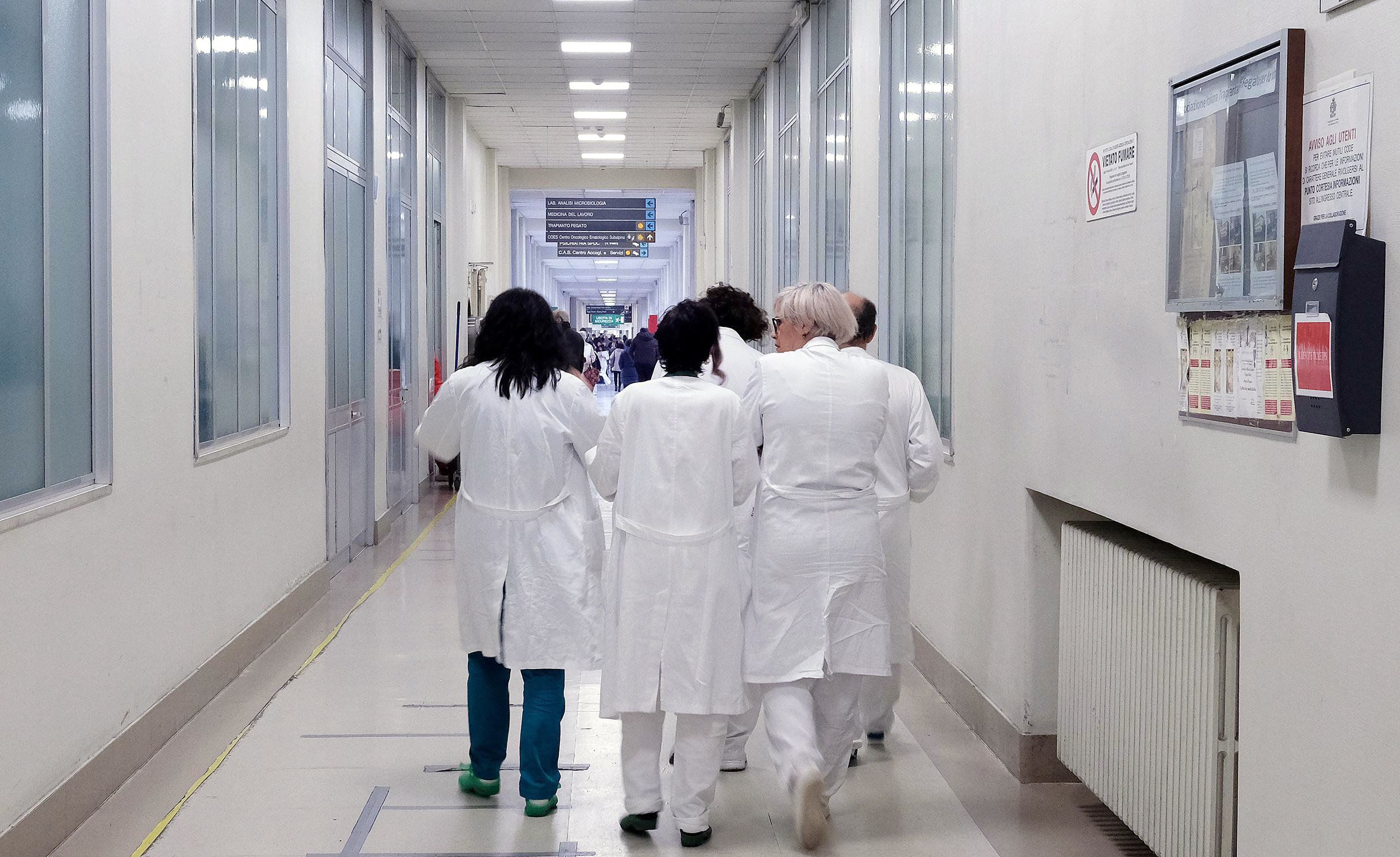 Medici non specialisti negli ospedali. I pazienti si ribellano al decreto Calabria