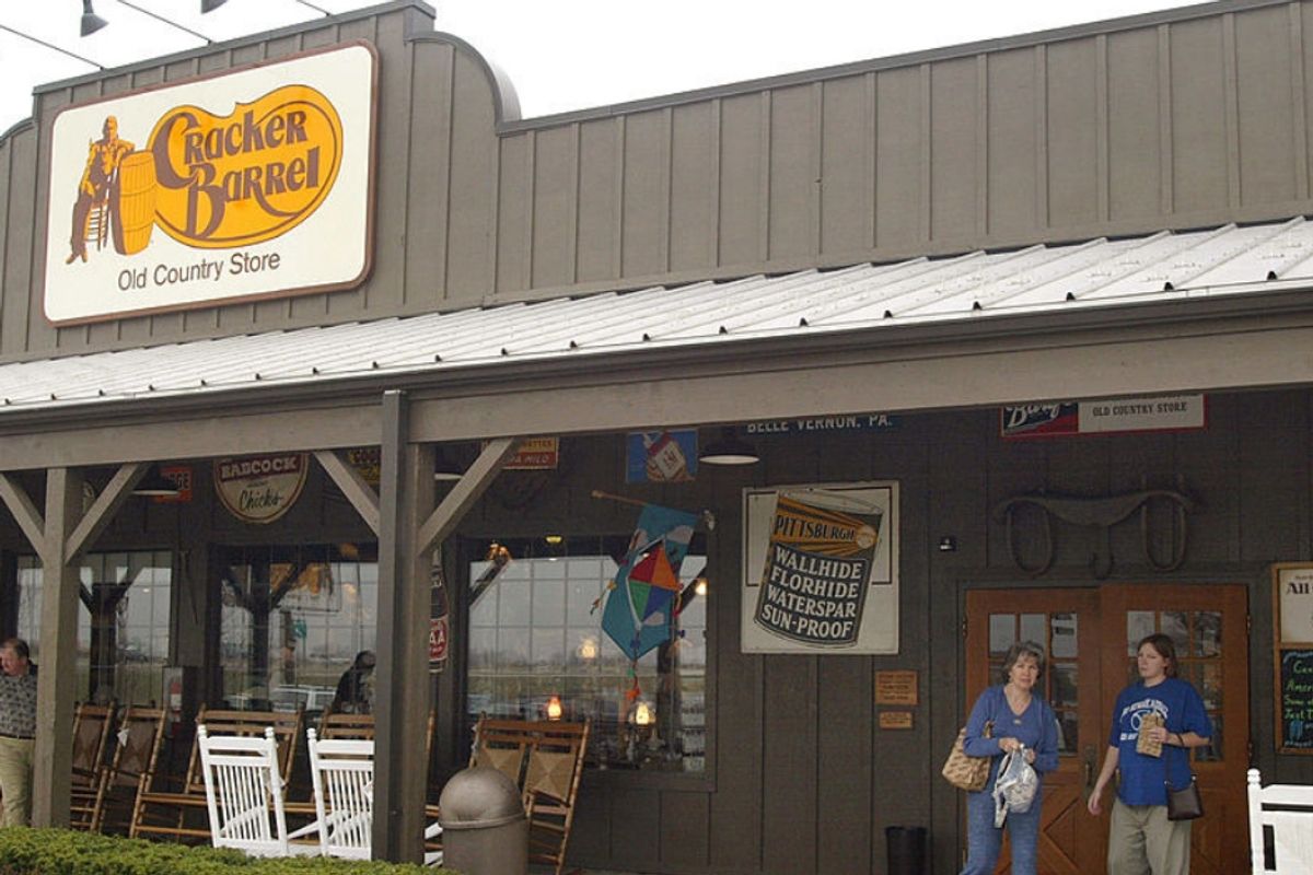 Tennessee Cracker Barrel refuses service to pastor-cop who preaches that LGBTQ people should be executed.