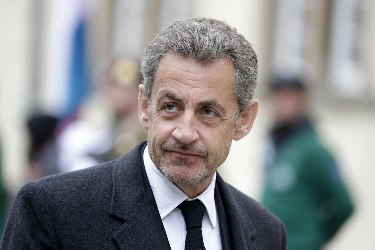 Sarkozy non ride più. L’ex presidente finirà alla sbarra per corruzione