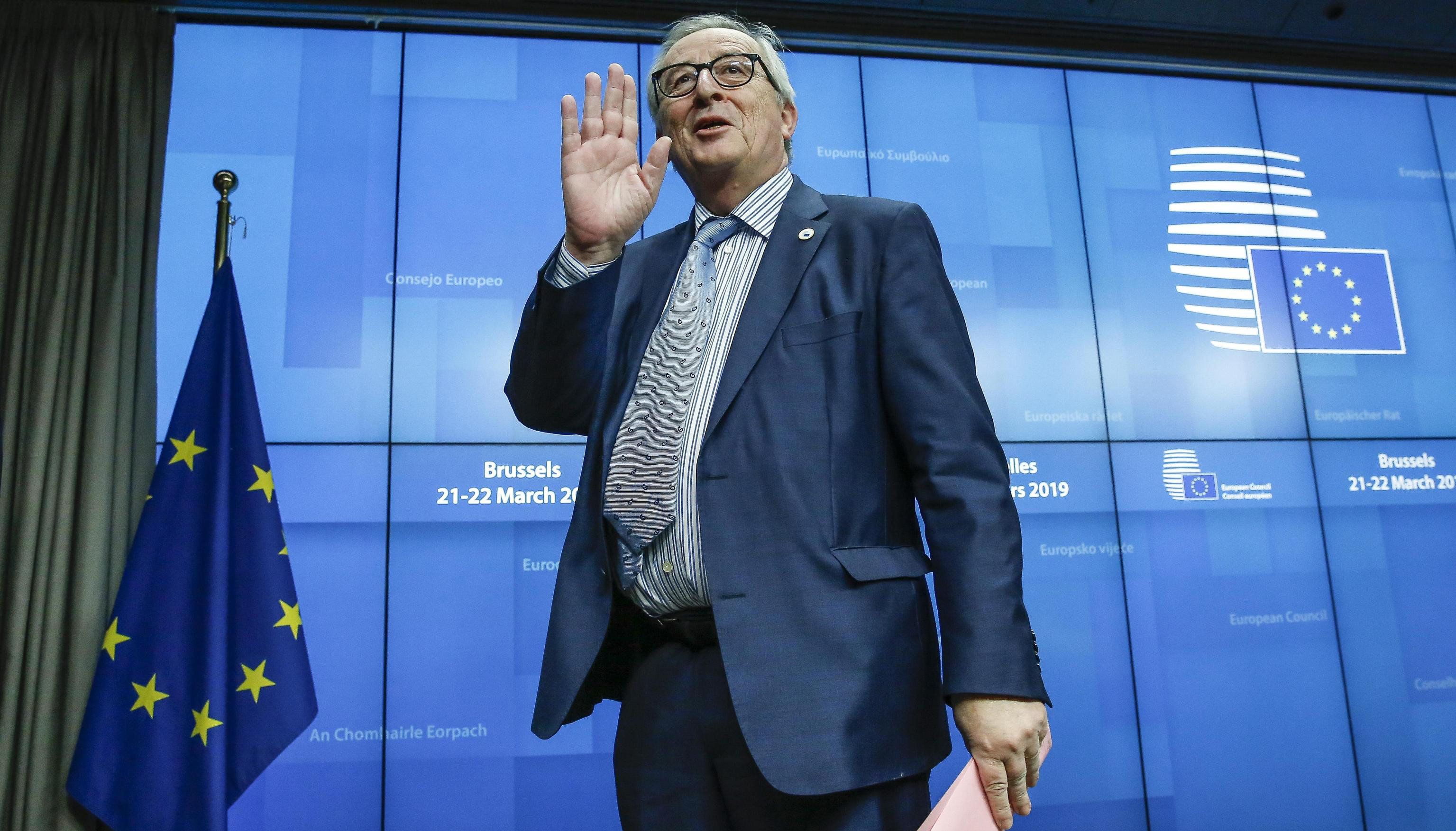 Il fuoco incrociato fa solo vittime. Altri 10 giorni di bazar delle cariche